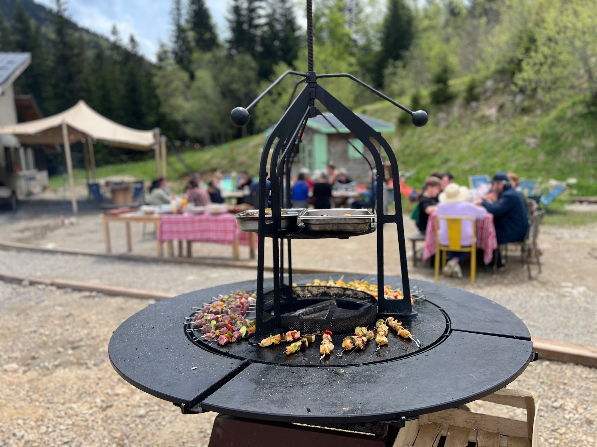 Repas de séminaire autour du braséro